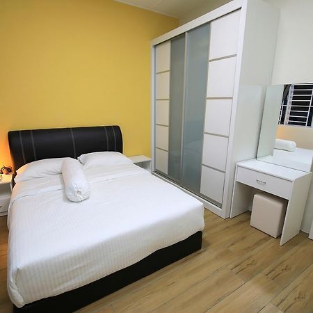 722 Homestay Kuching Esterno foto