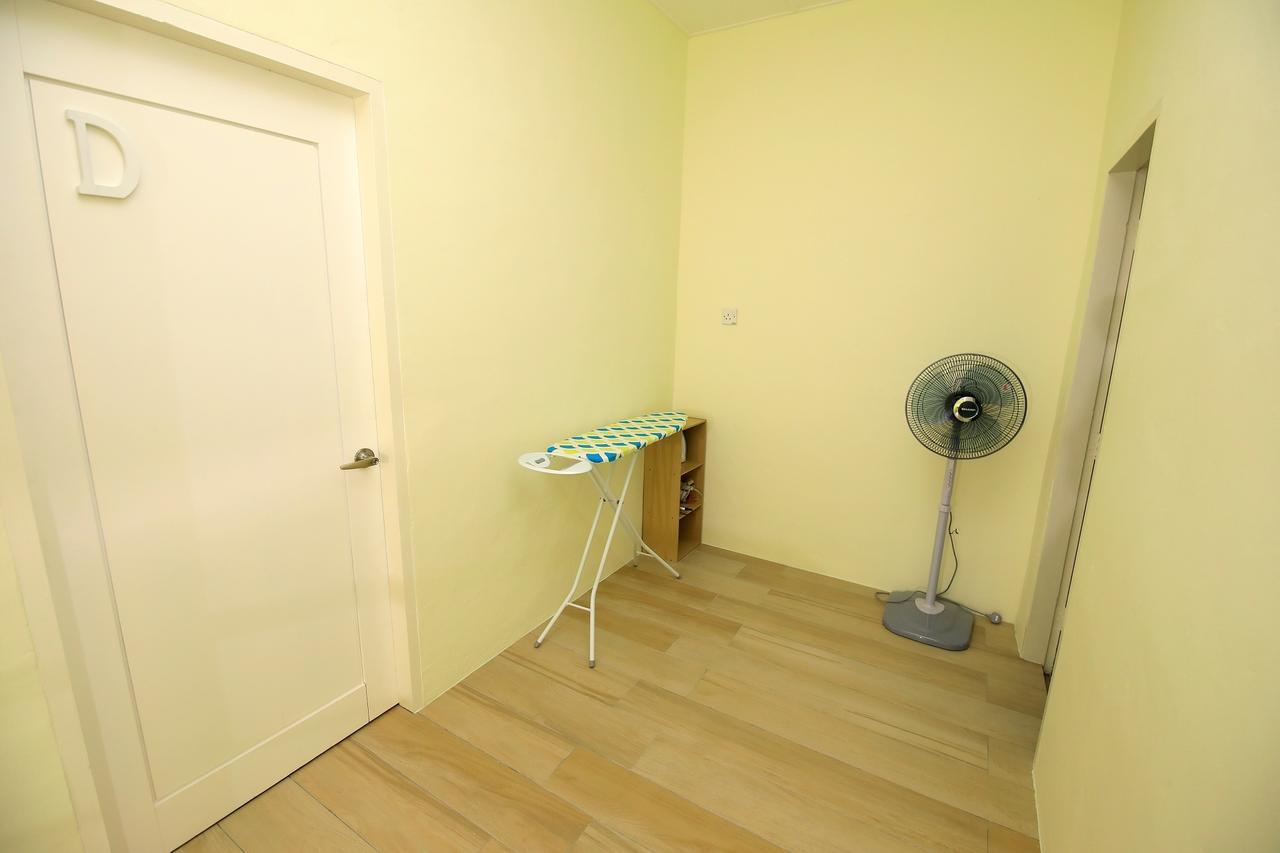 722 Homestay Kuching Esterno foto