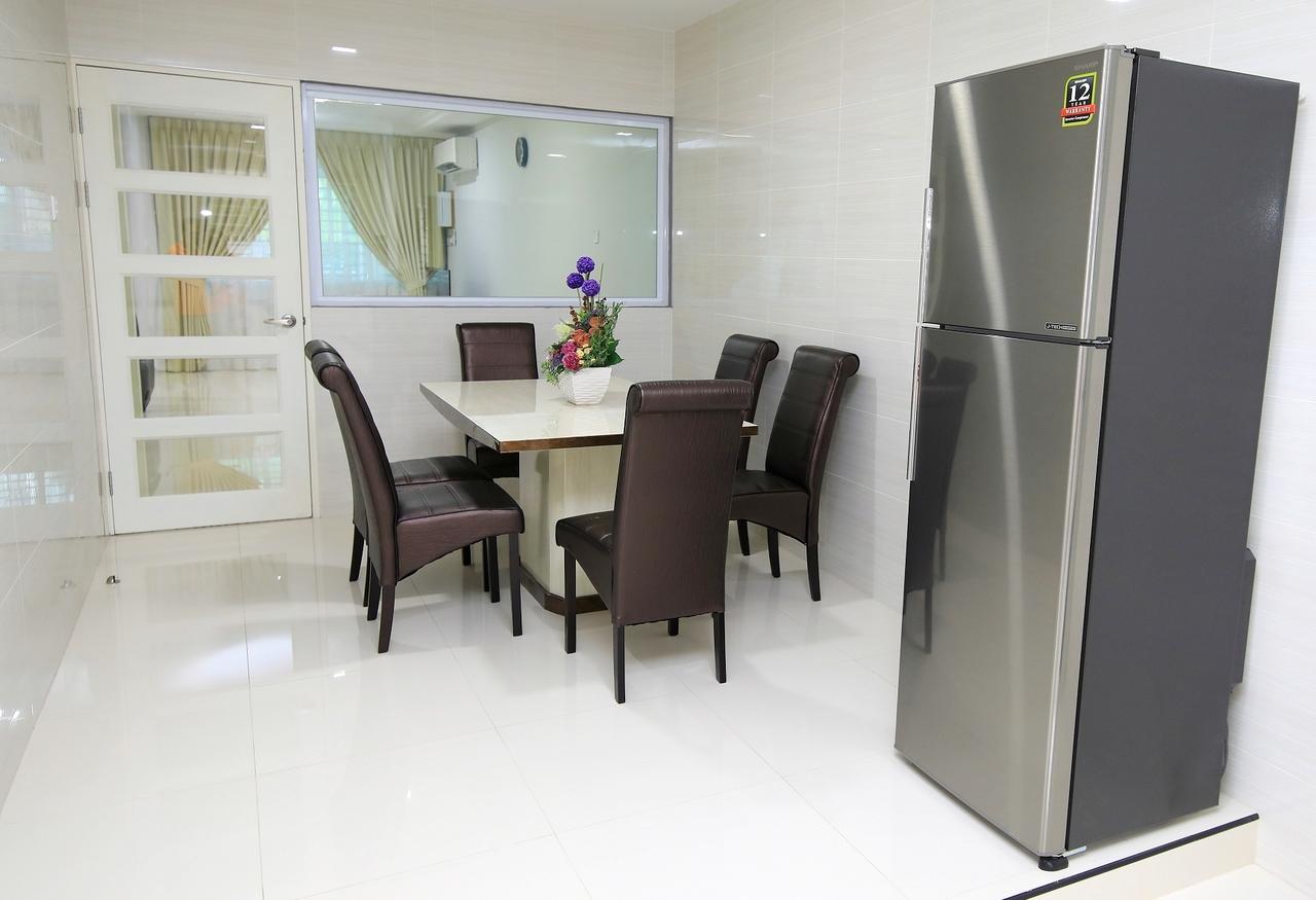 722 Homestay Kuching Esterno foto