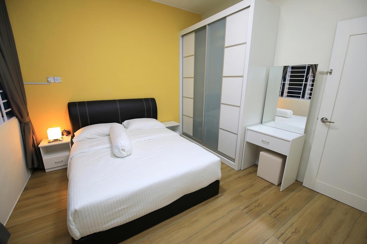 722 Homestay Kuching Esterno foto