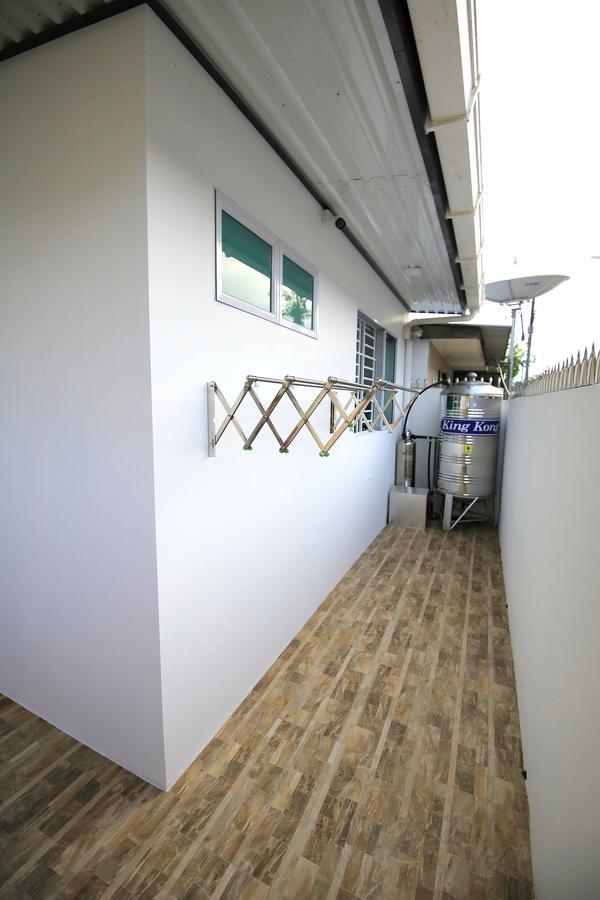 722 Homestay Kuching Esterno foto